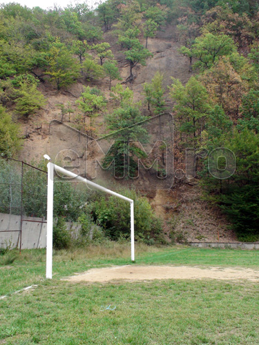 Foto: teren de fotbal Ferneziu, Baia Mare - Topitorul Ferneziu (c) eMaramures.ro